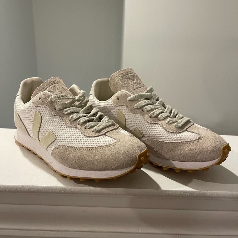 Veja Rio Branco Sneaker in Neutral (38/W7)